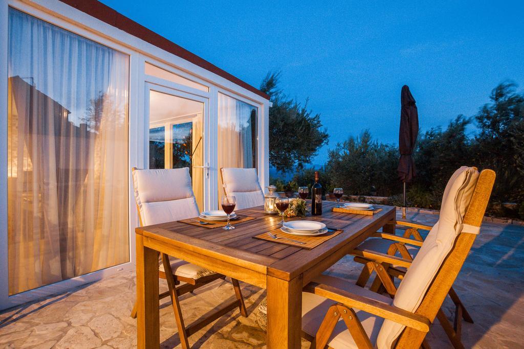 Holiday Home Zlatni San - Private Heated Pool Бол Номер фото