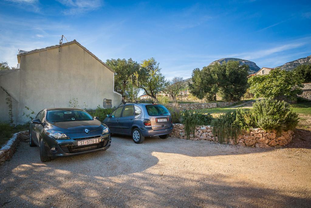 Holiday Home Zlatni San - Private Heated Pool Бол Номер фото
