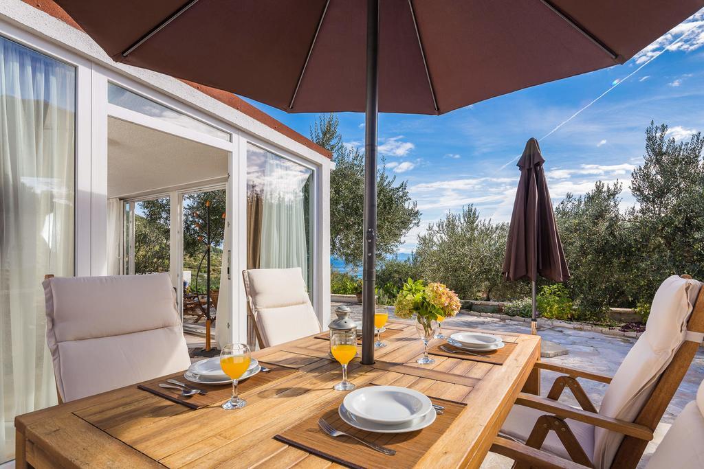 Holiday Home Zlatni San - Private Heated Pool Бол Номер фото